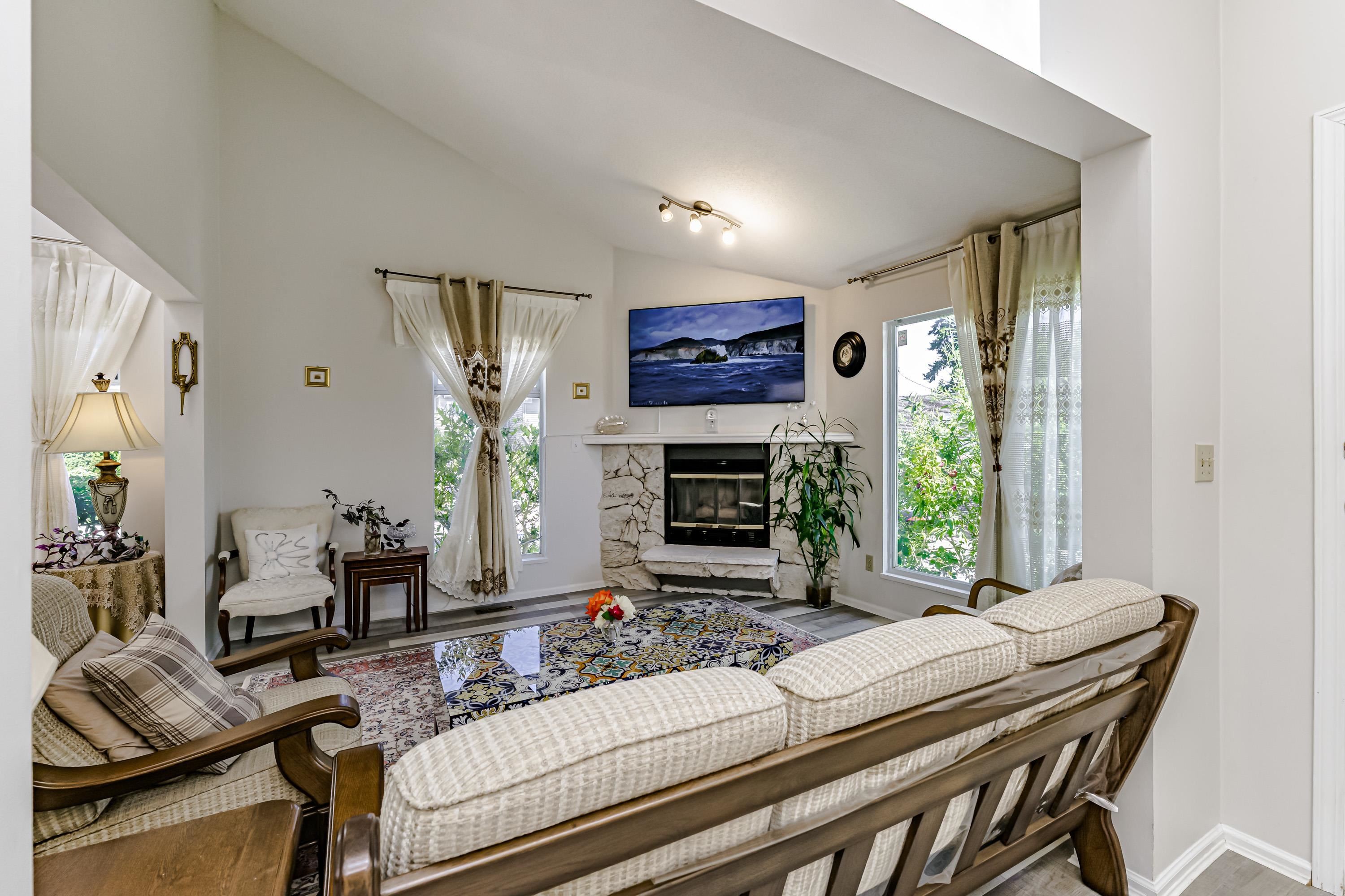 









1472


Village Green

Wynd,
Tsawwassen,




BC
V4L 2K4

