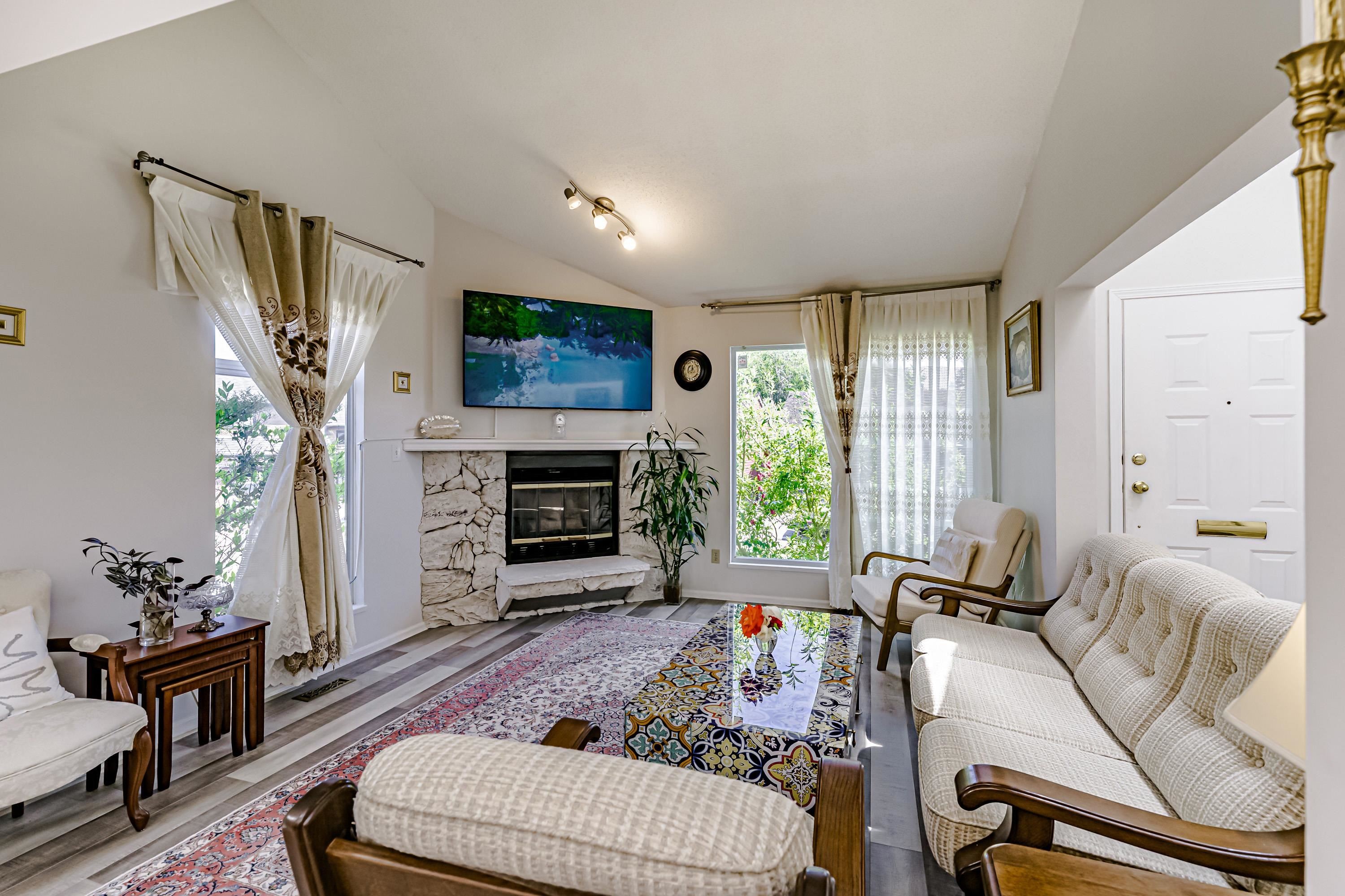 









1472


Village Green

Wynd,
Tsawwassen,




BC
V4L 2K4

