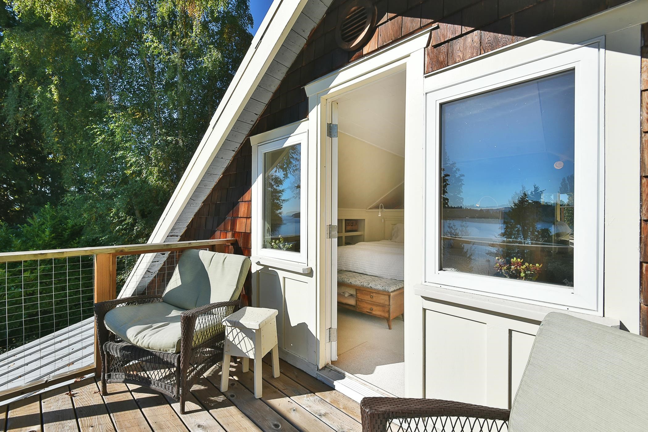









586


Bals

Lane,
Gibsons,




BC
V0N 1V9

