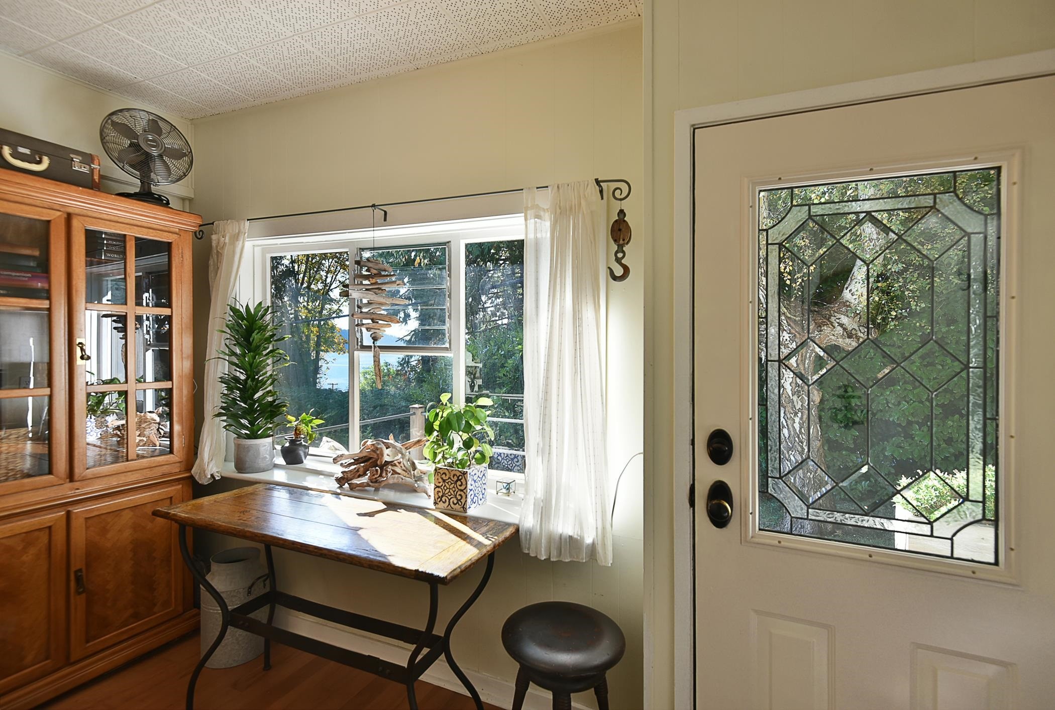 









586


Bals

Lane,
Gibsons,




BC
V0N 1V9

