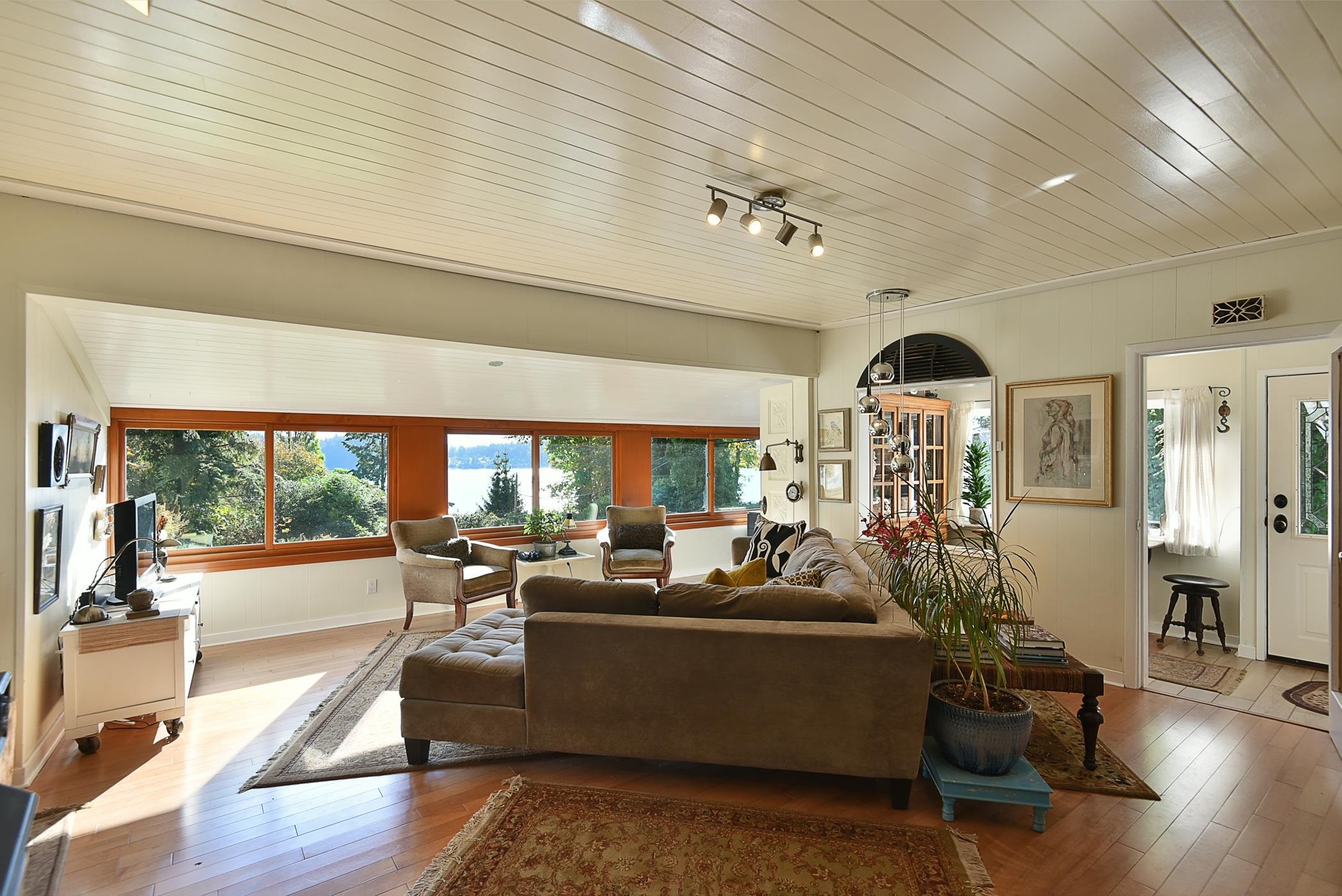 









586


Bals

Lane,
Gibsons,




BC
V0N 1V9


