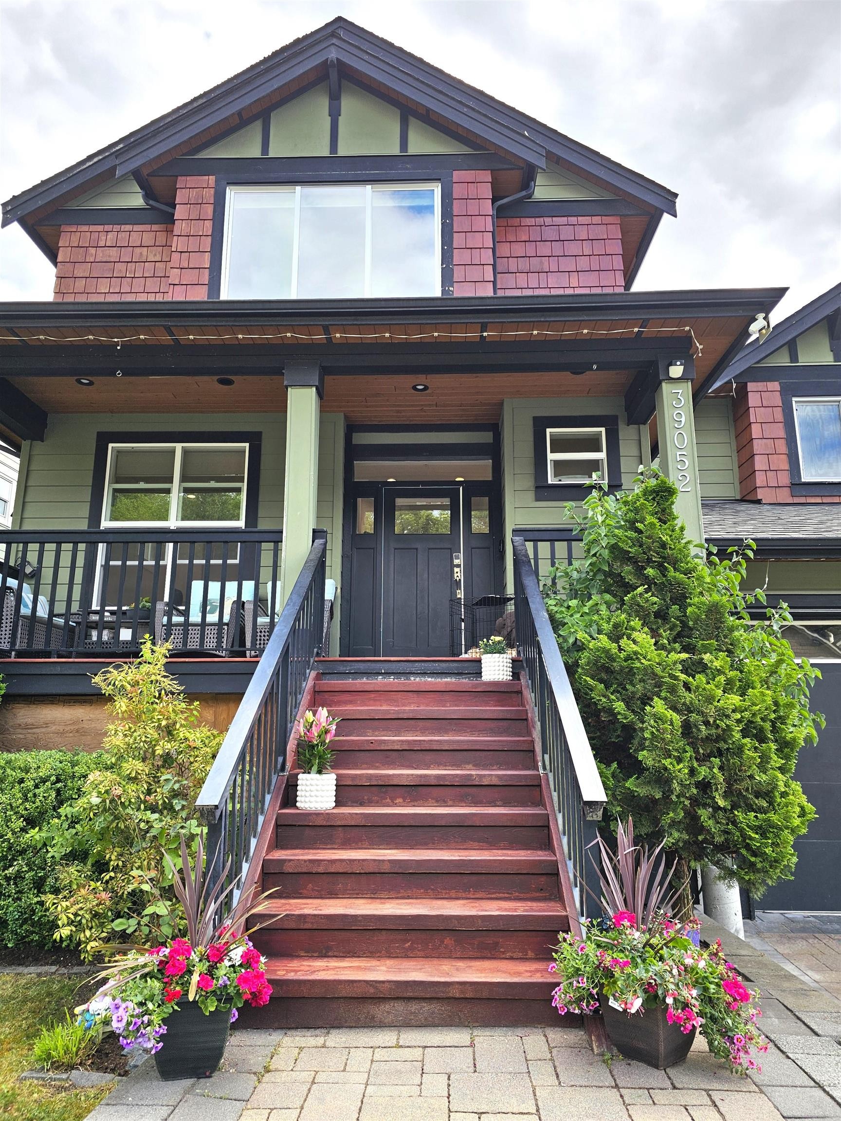 









39052


Kingfisher

Road,
Squamish,




BC
V8B 0S9


