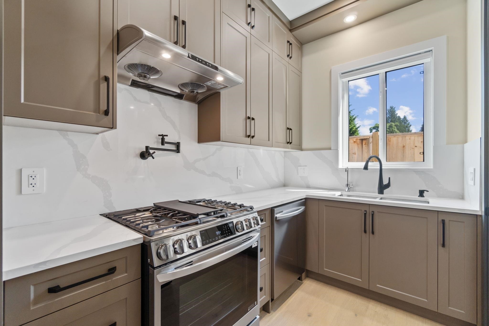 









841


Rondeau

Street,
Coquitlam,




BC
V3J 5Z4

