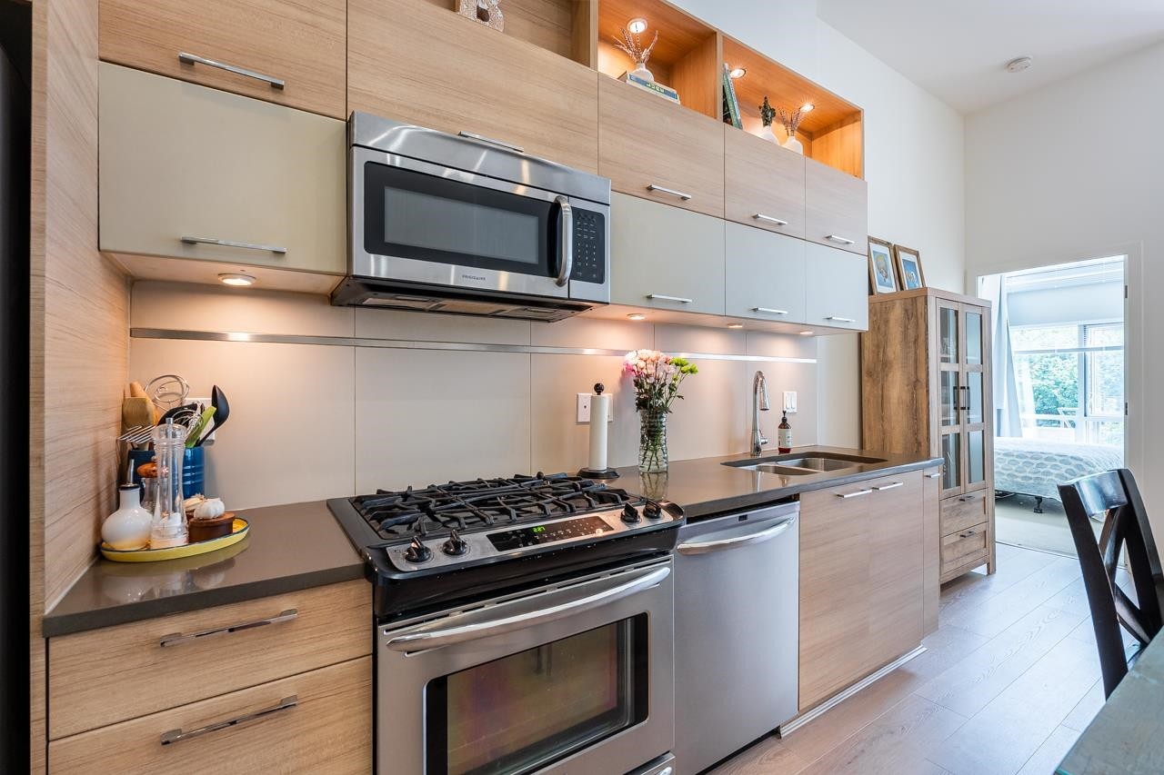









9150


University High

Street, 6,
Burnaby,




BC
V5A 0C5


