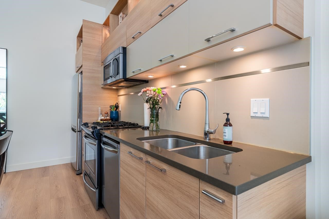 









9150


University High

Street, 6,
Burnaby,




BC
V5A 0C5

