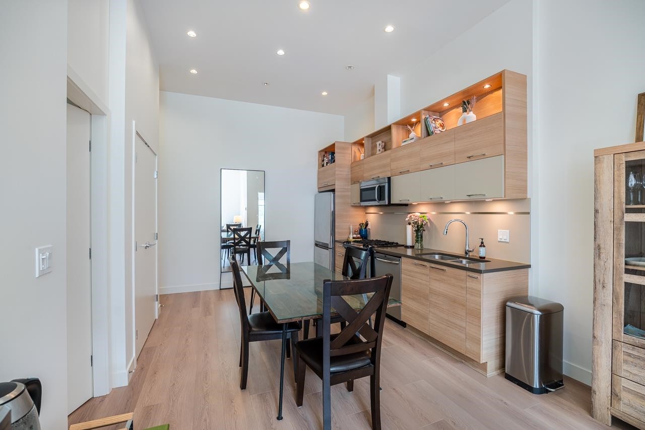 









9150


University High

Street, 6,
Burnaby,




BC
V5A 0C5

