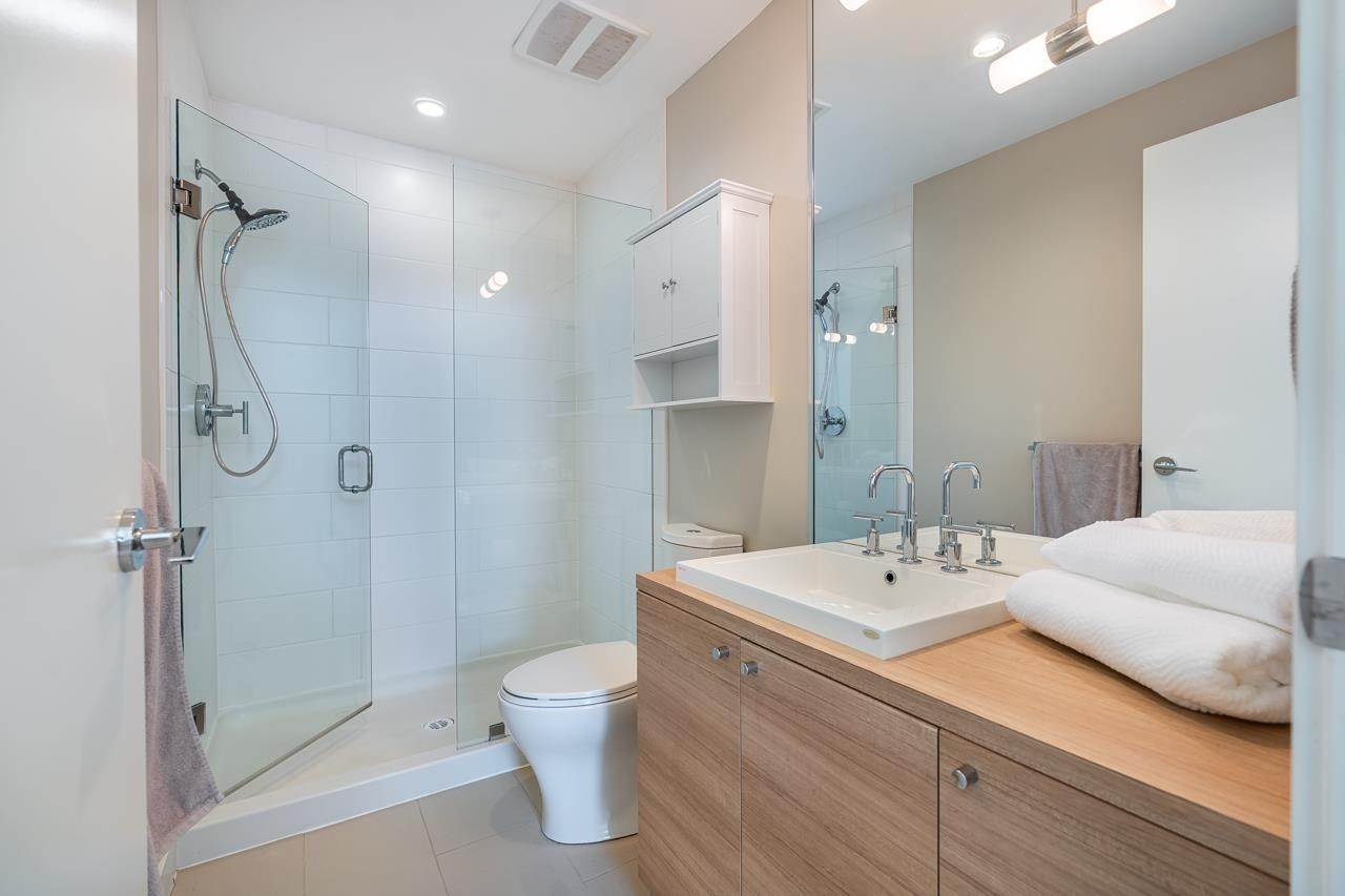 









9150


University High

Street, 6,
Burnaby,




BC
V5A 0C5

