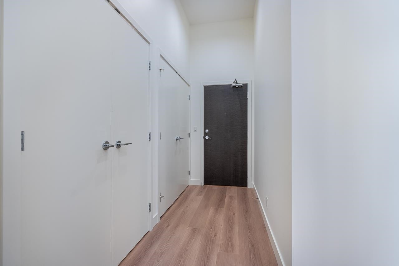 









9150


University High

Street, 6,
Burnaby,




BC
V5A 0C5

