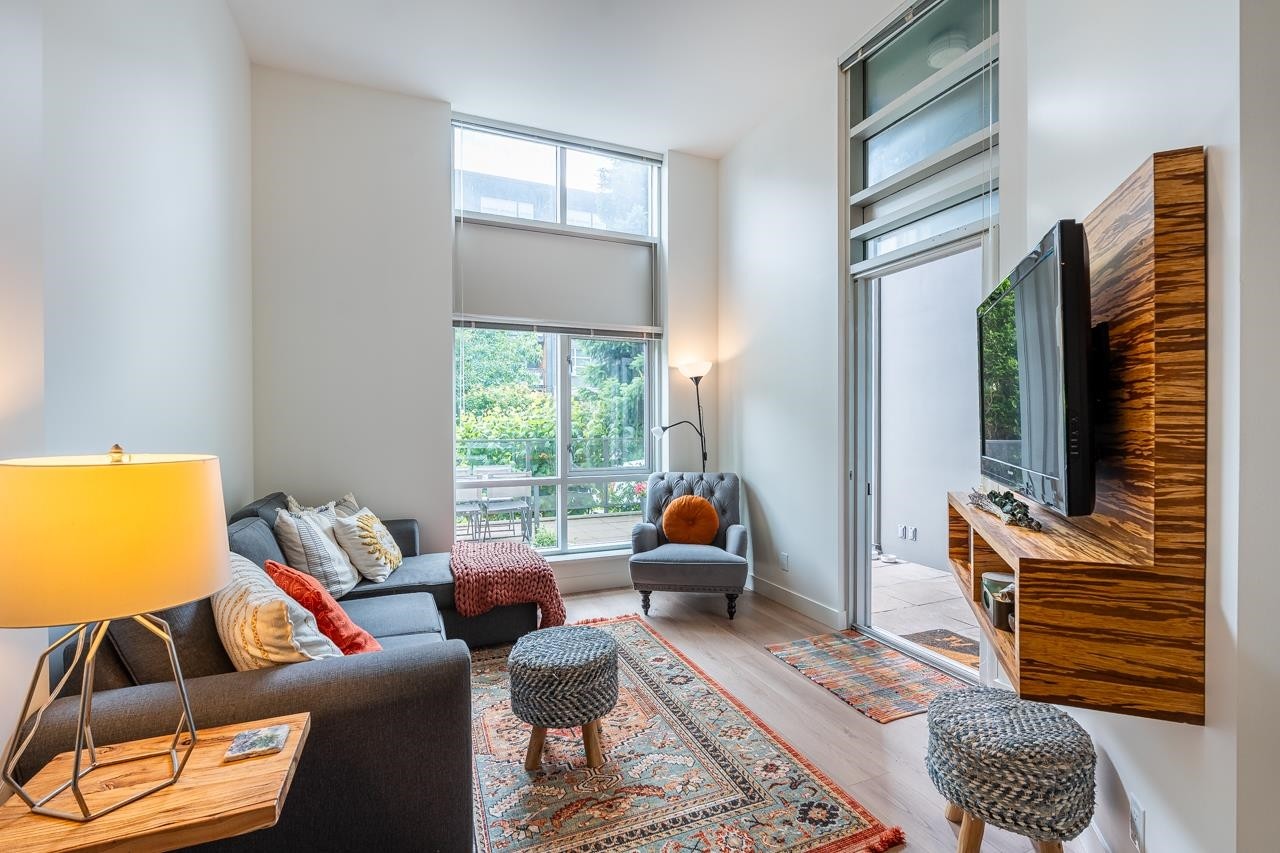 









9150


University High

Street, 6,
Burnaby,




BC
V5A 0C5

