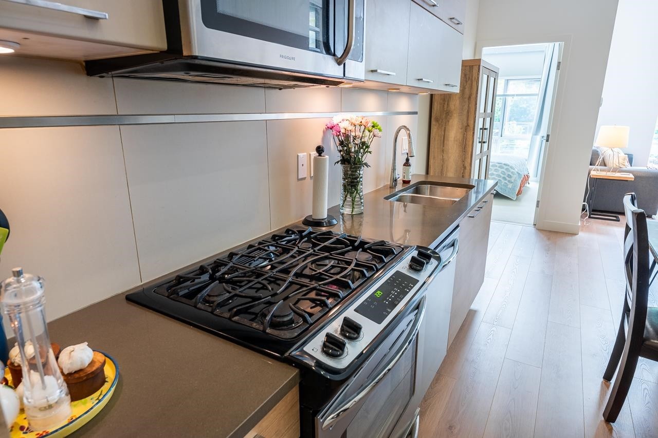 









9150


University High

Street, 6,
Burnaby,




BC
V5A 0C5

