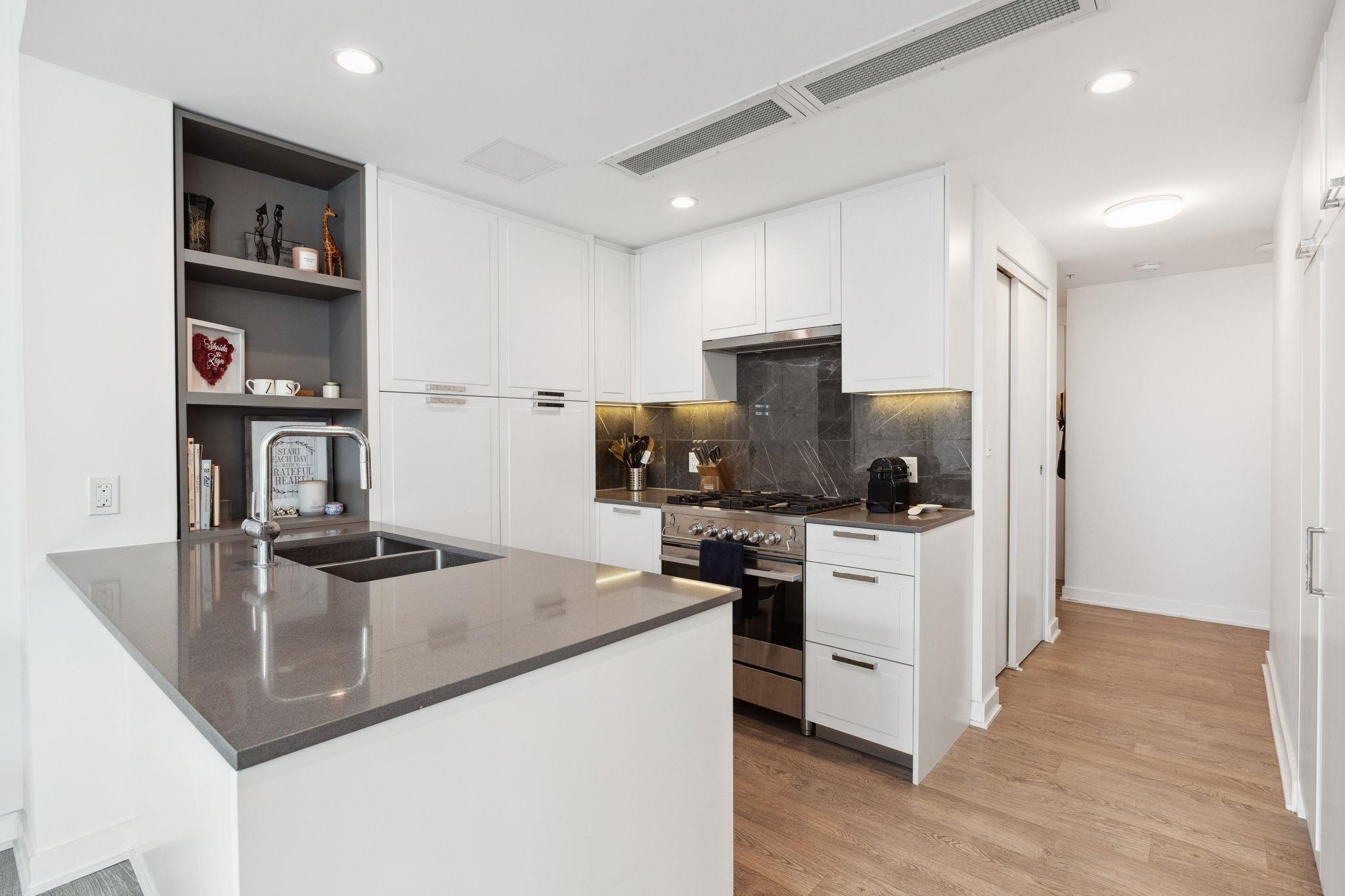 









1471


Hunter

Street, 403,
North Vancouver,




BC
V7J 1H3

