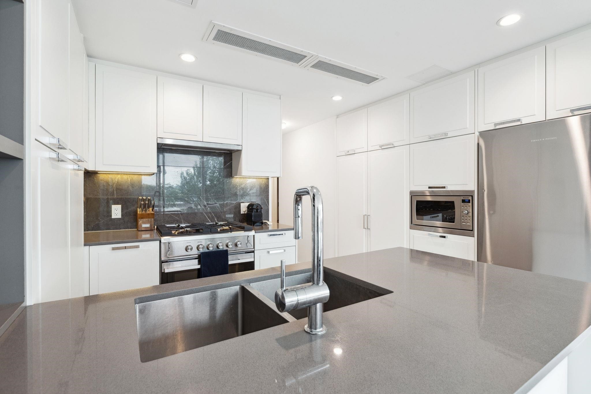









1471


Hunter

Street, 403,
North Vancouver,




BC
V7J 1H3

