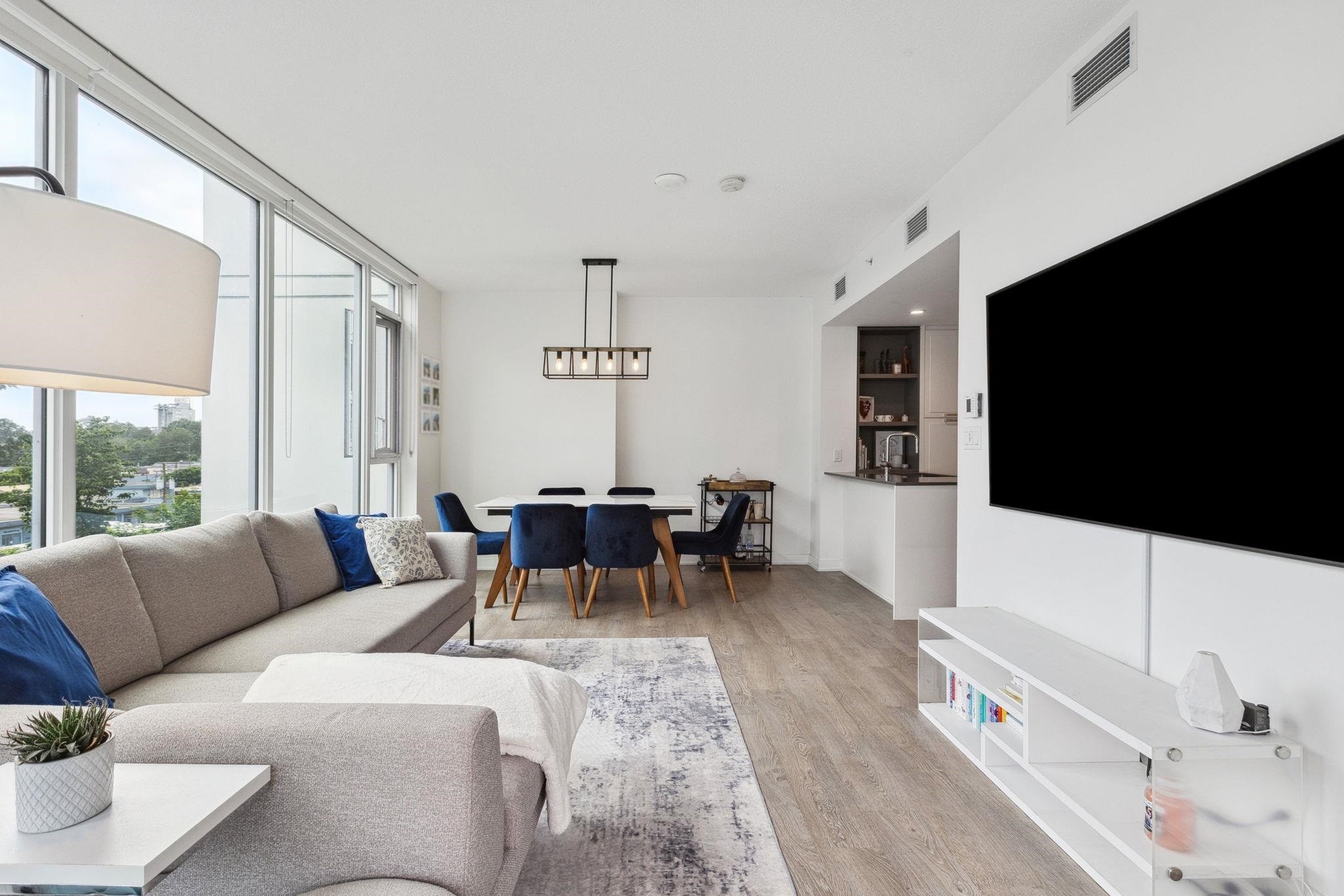 









1471


Hunter

Street, 403,
North Vancouver,




BC
V7J 1H3

