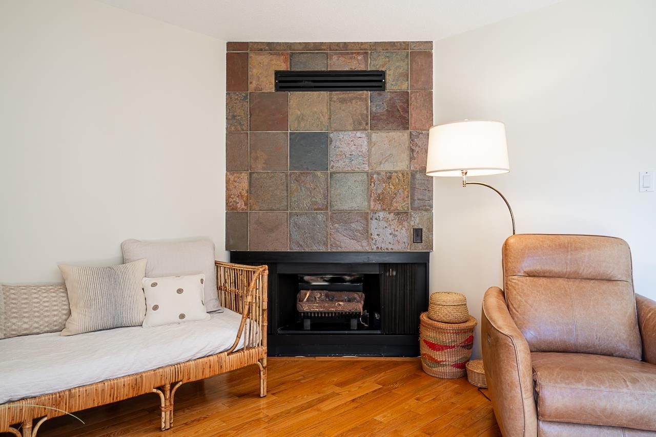 









1116


Premier

Street,
North Vancouver,




BC
V7J 2H3


