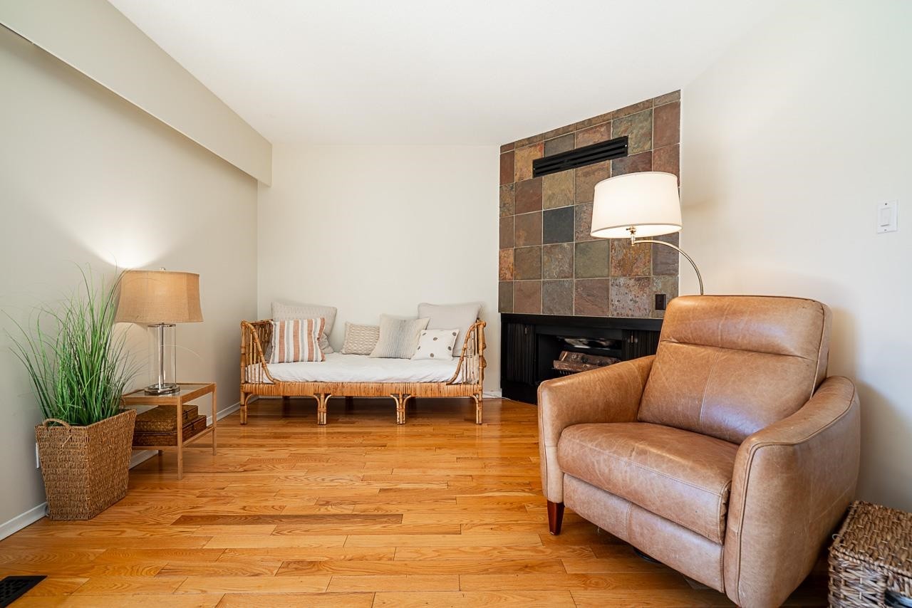 









1116


Premier

Street,
North Vancouver,




BC
V7J 2H3

