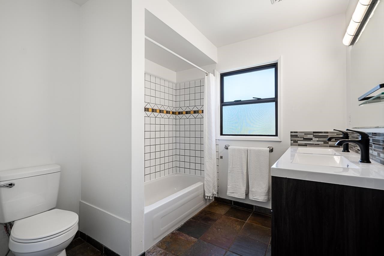 









1116


Premier

Street,
North Vancouver,




BC
V7J 2H3

