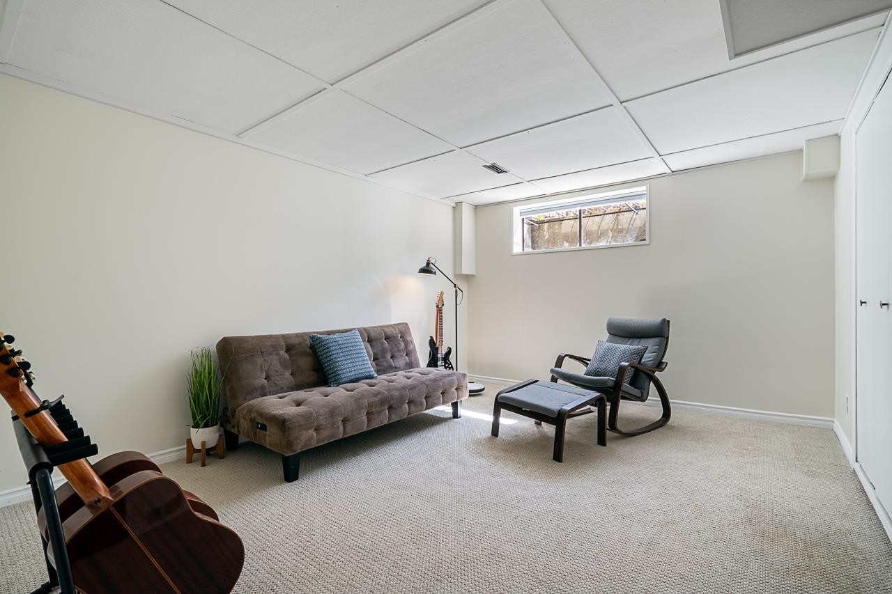 









1116


Premier

Street,
North Vancouver,




BC
V7J 2H3

