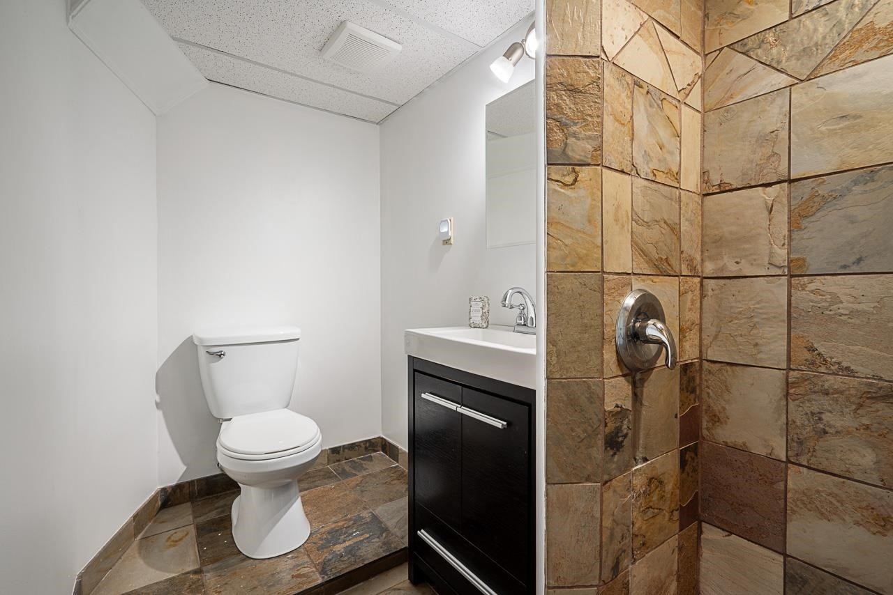 









1116


Premier

Street,
North Vancouver,




BC
V7J 2H3

