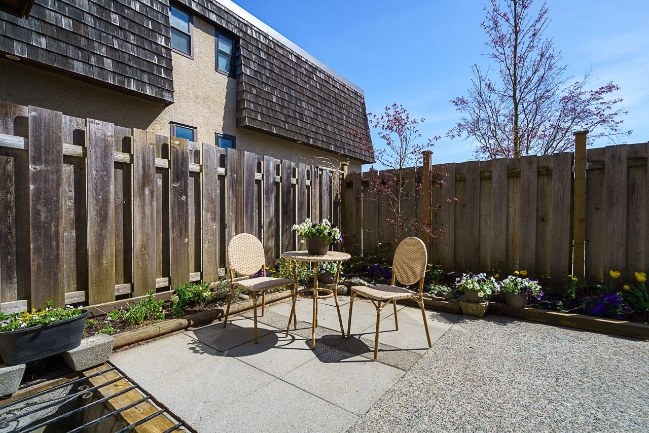 









1116


Premier

Street,
North Vancouver,




BC
V7J 2H3

