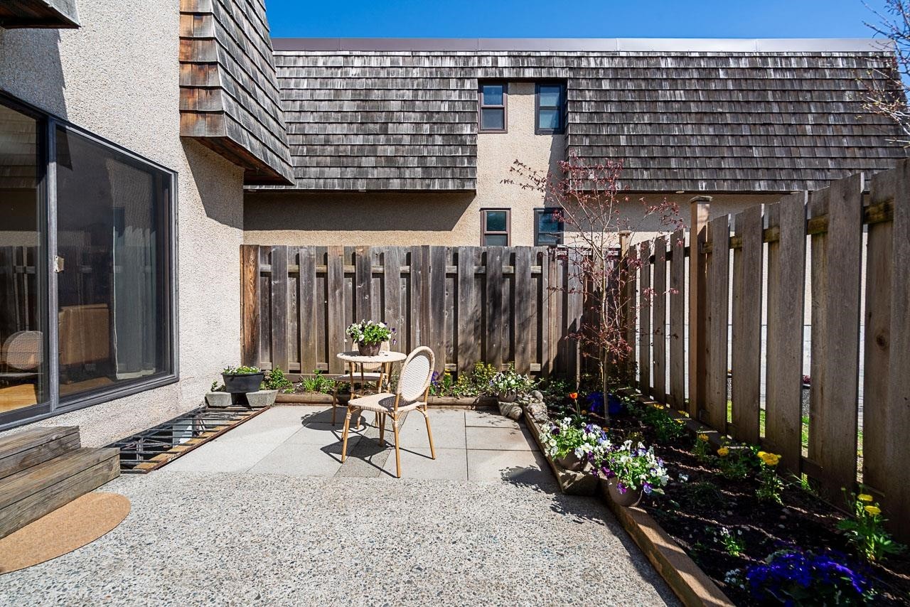 









1116


Premier

Street,
North Vancouver,




BC
V7J 2H3

