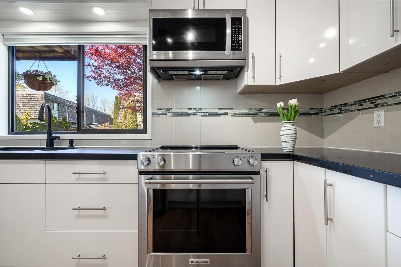 









1116


Premier

Street,
North Vancouver,




BC
V7J 2H3

