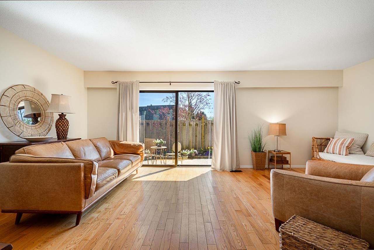 









1116


Premier

Street,
North Vancouver,




BC
V7J 2H3

