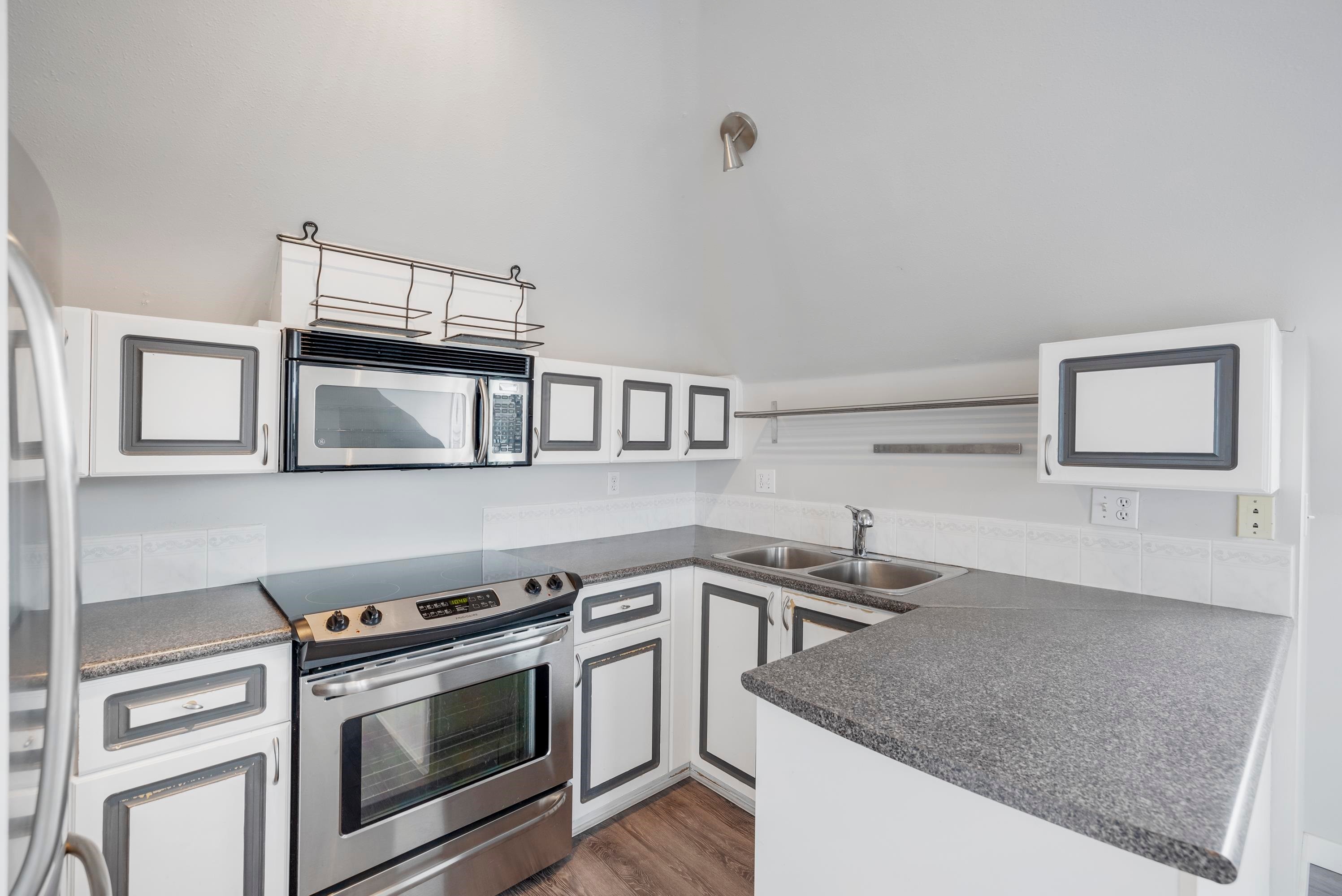 









1570


Prairie

Avenue, 404,
Port Coquitlam,




BC
V3B 1T4

