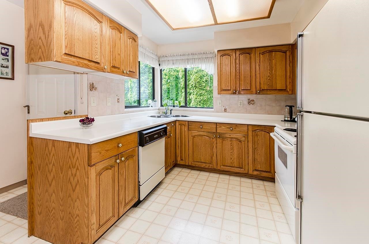 









718


Foster

Avenue,
Coquitlam,




BC
V3J 7P7

