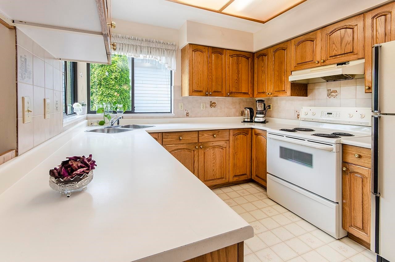 









718


Foster

Avenue,
Coquitlam,




BC
V3J 7P7

