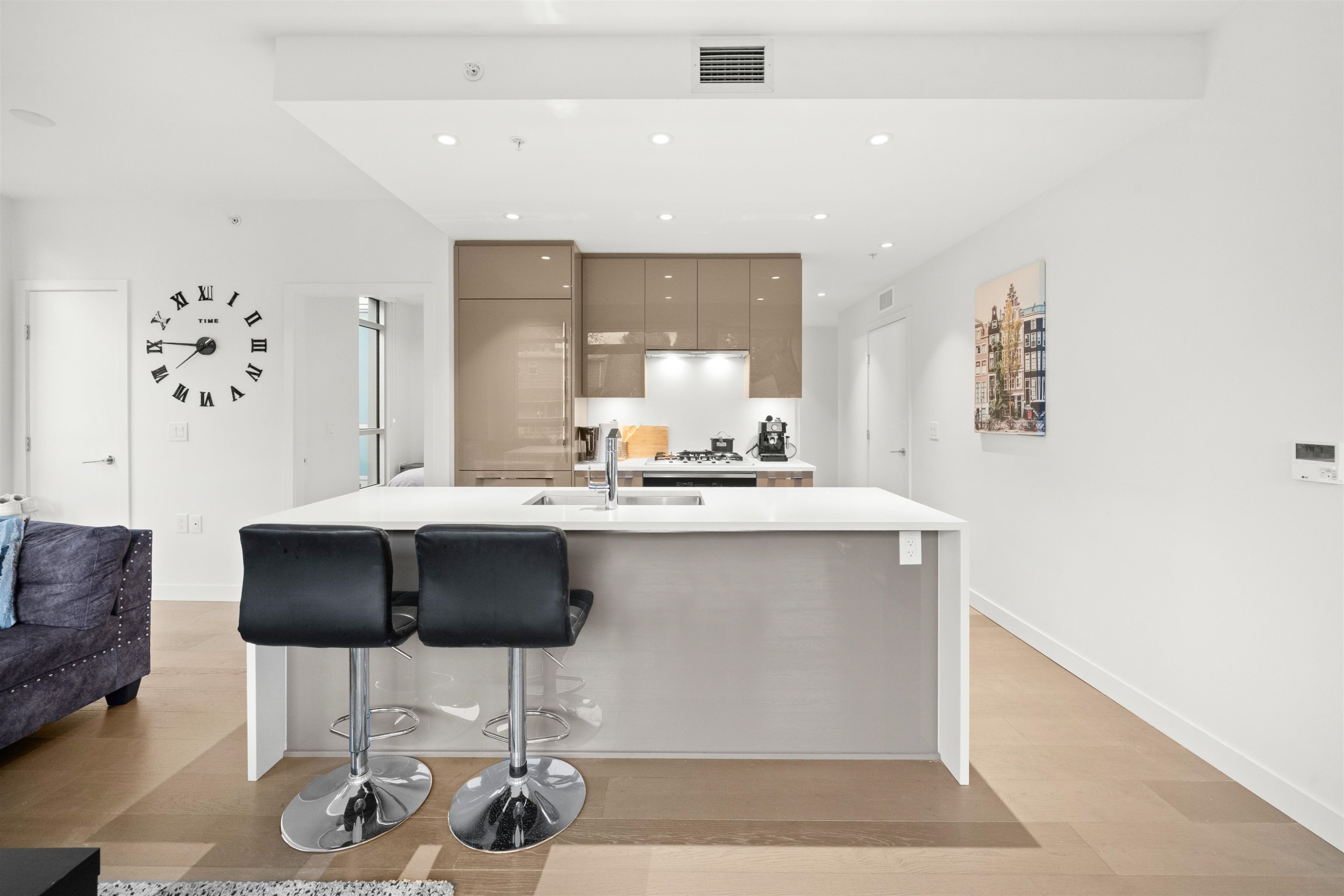 









5289


Cambie

Street, 105,
Vancouver,




BC
V5Z 2Z6

