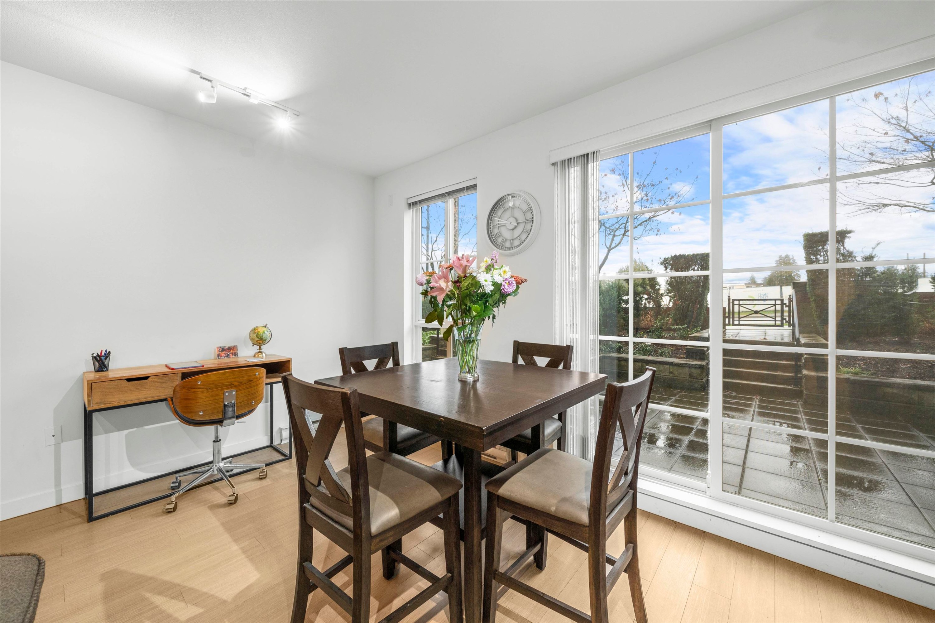 









618


Como Lake

Avenue, 106,
Coquitlam,




BC
V3J 0G1

