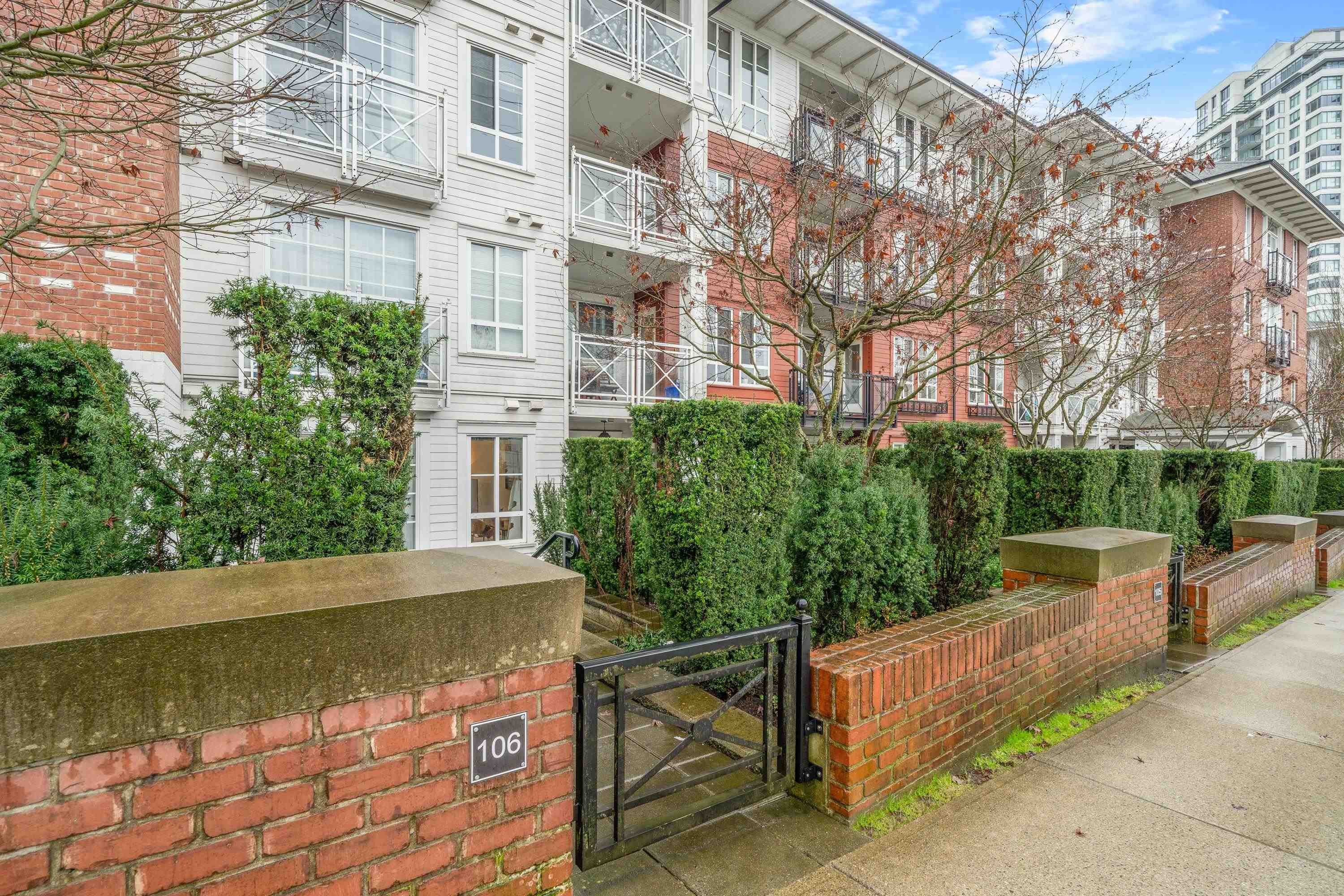 









618


Como Lake

Avenue, 106,
Coquitlam,




BC
V3J 0G1

