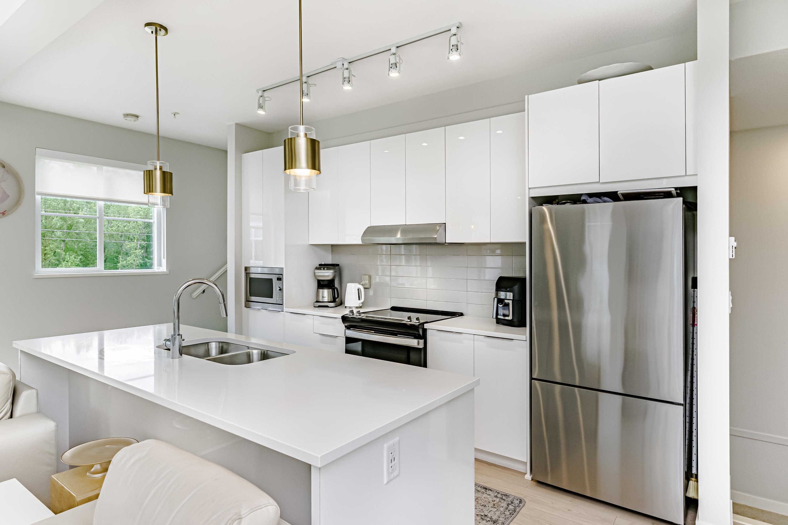 









11280


Pazarena

Place, 1076,
Maple Ridge,




BC
V2X 9H8


