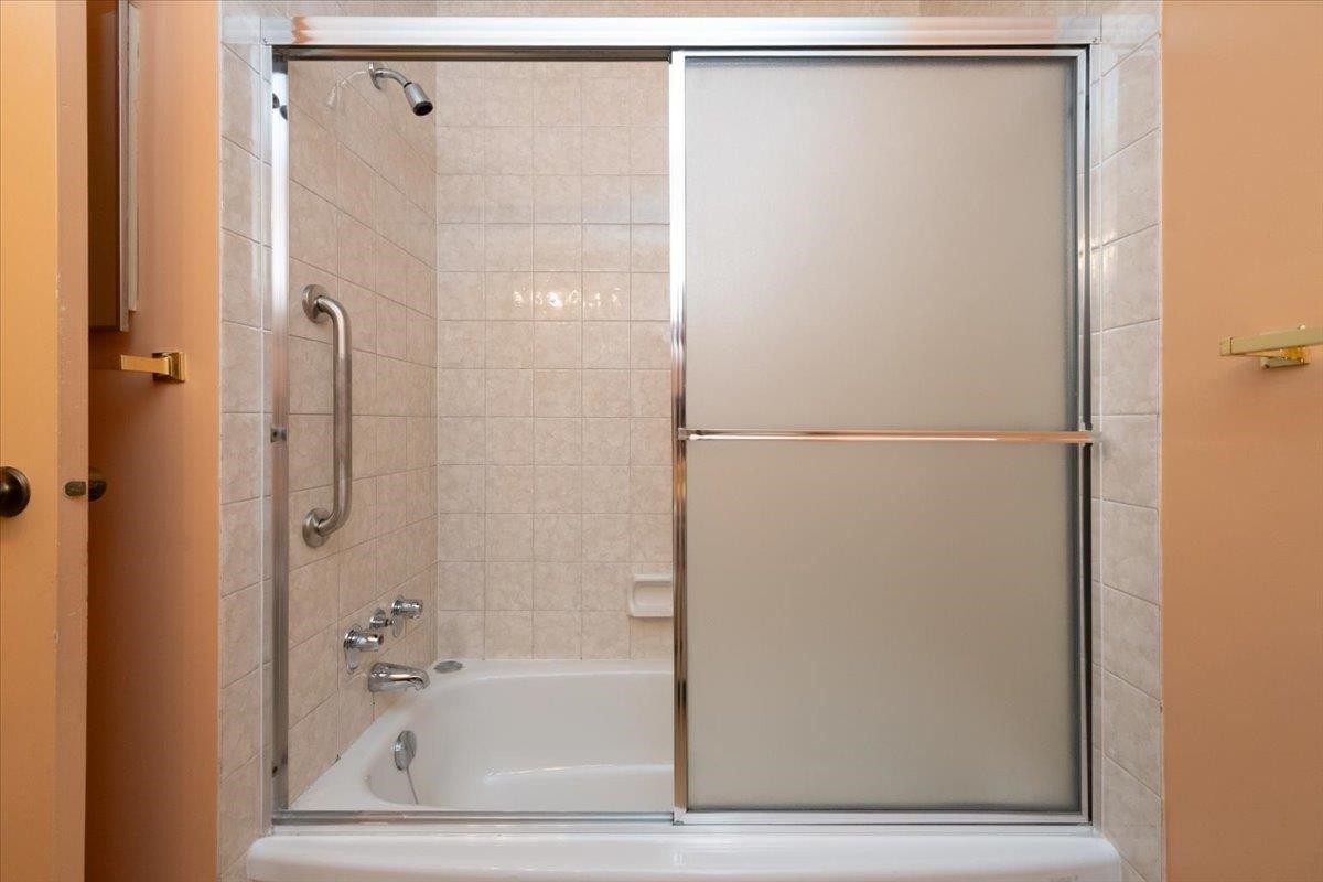 









230


14th

Street West, 22,
North Vancouver,




BC
V7M 1P3

