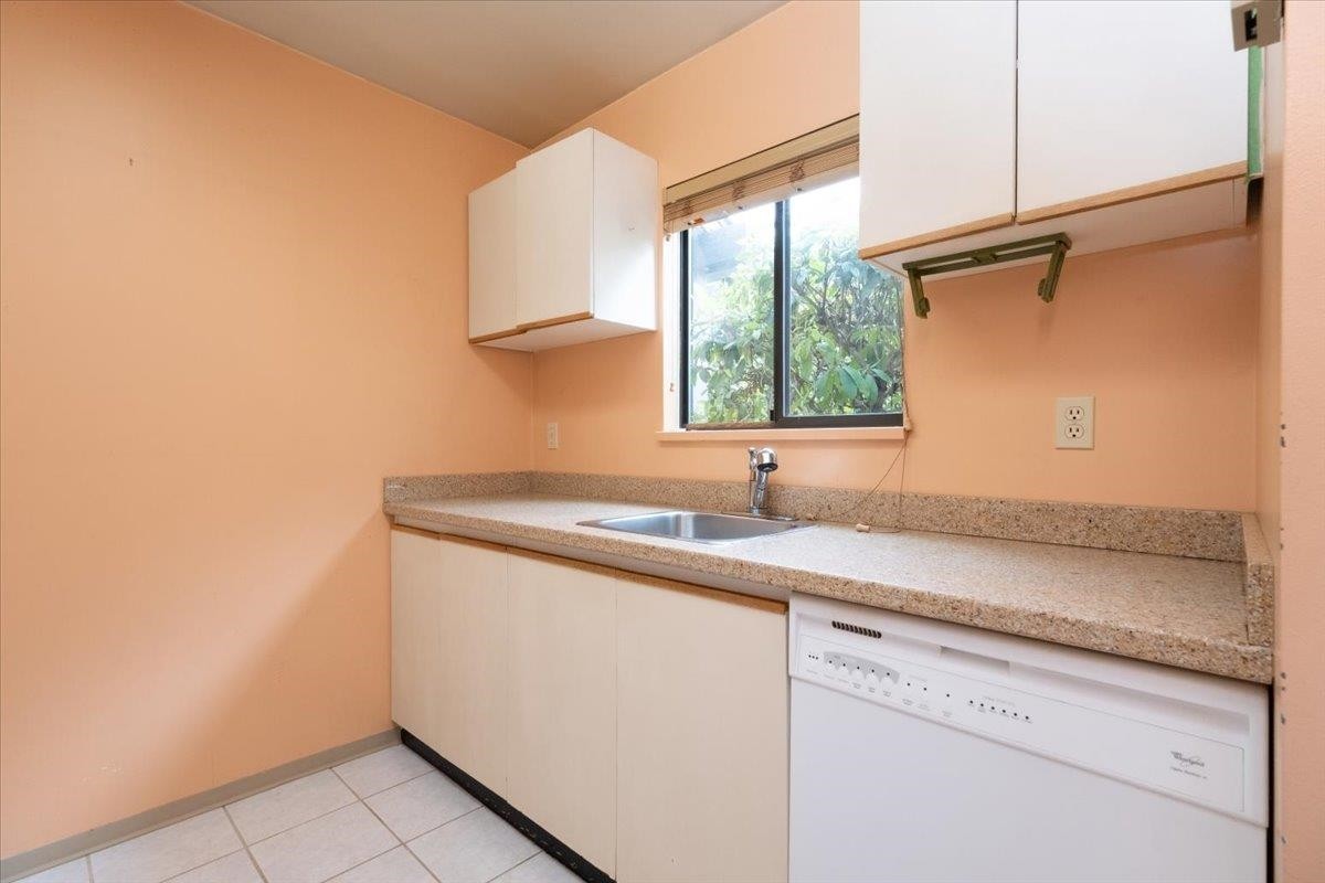 









230


14th

Street West, 22,
North Vancouver,




BC
V7M 1P3

