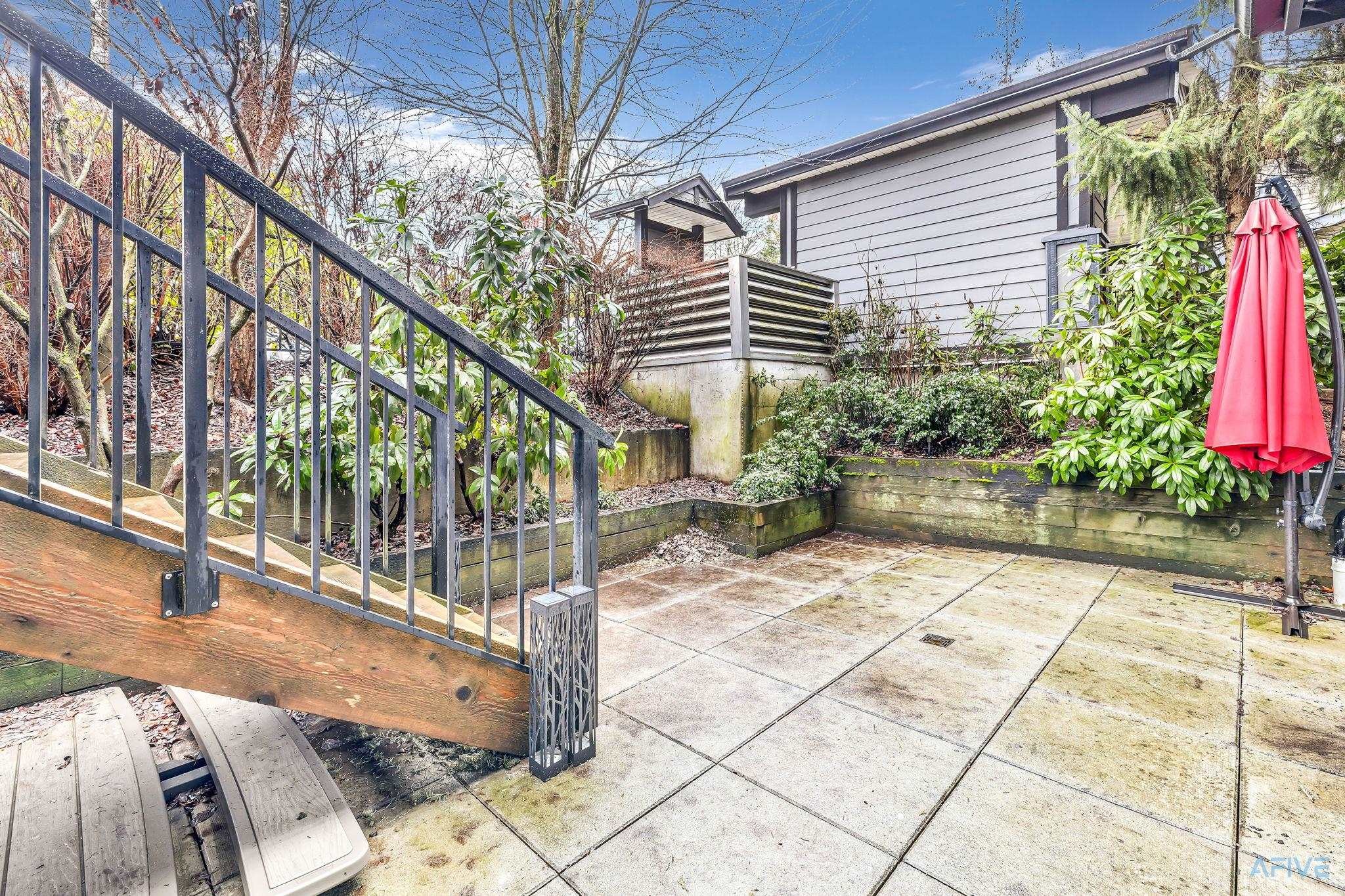 









7428


14th

Avenue, 11,
Burnaby,




BC
V3N 0C2

