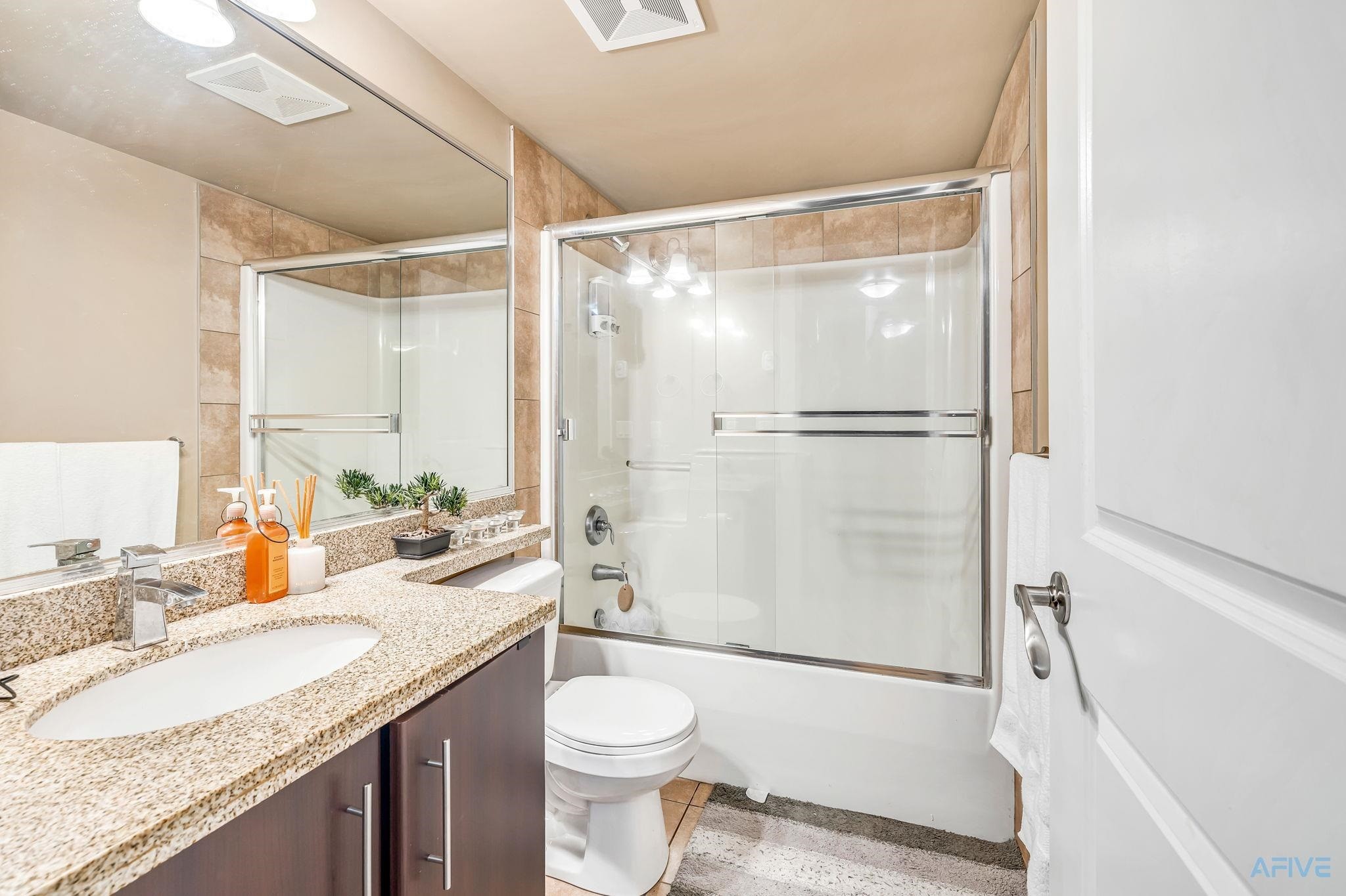 









7428


14th

Avenue, 11,
Burnaby,




BC
V3N 0C2

