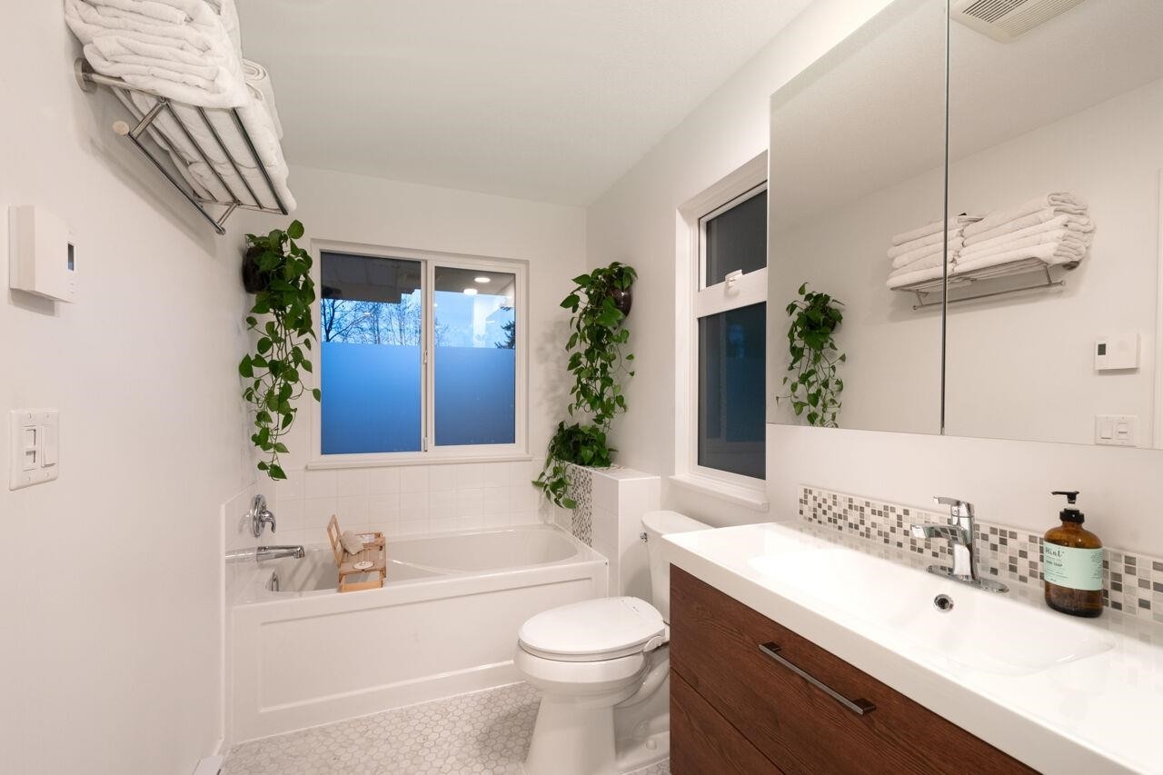 









181


Ravine

Drive, 1,
Port Moody,




BC
V3H 4T3

