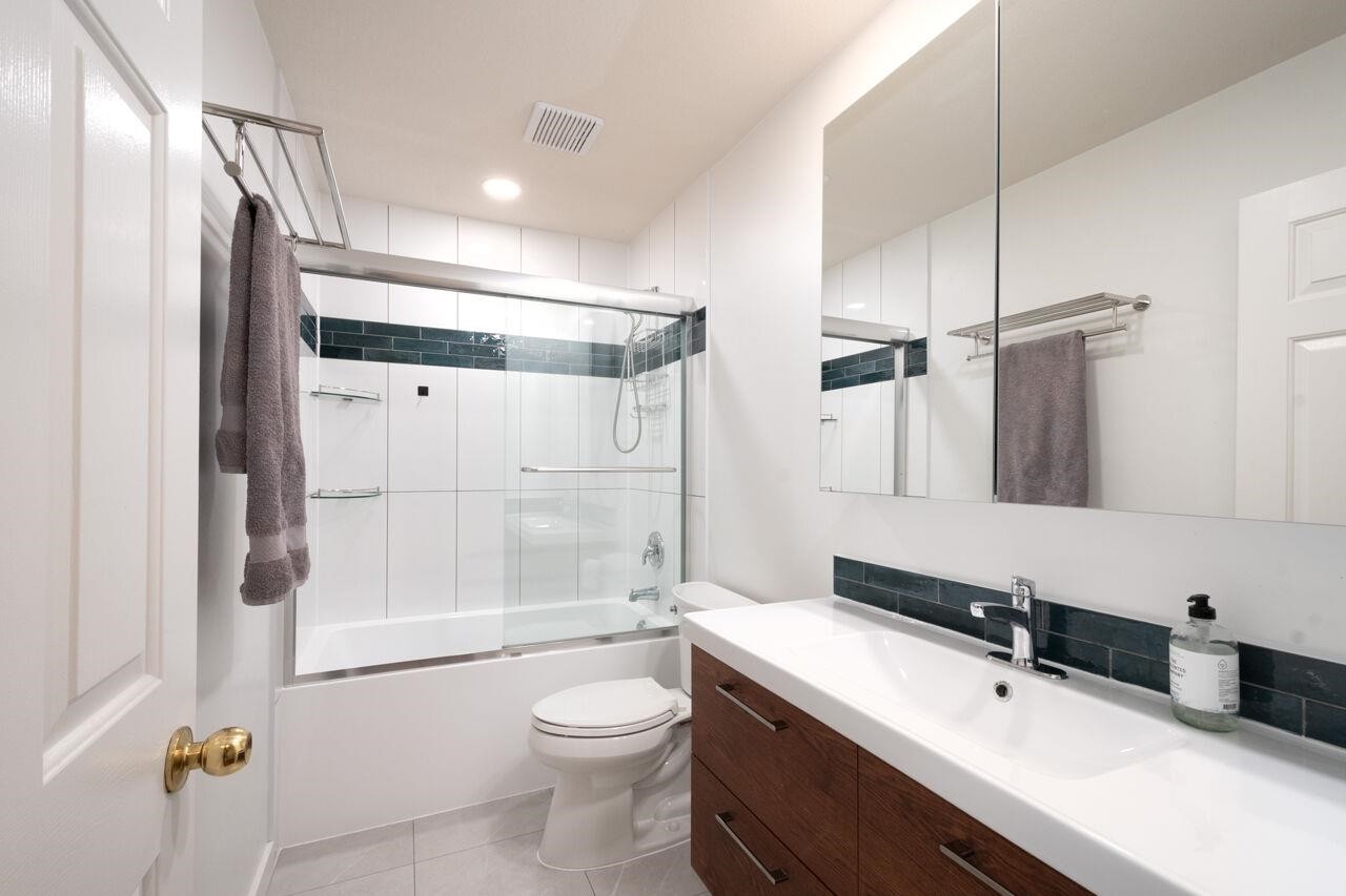 









181


Ravine

Drive, 1,
Port Moody,




BC
V3H 4T3

