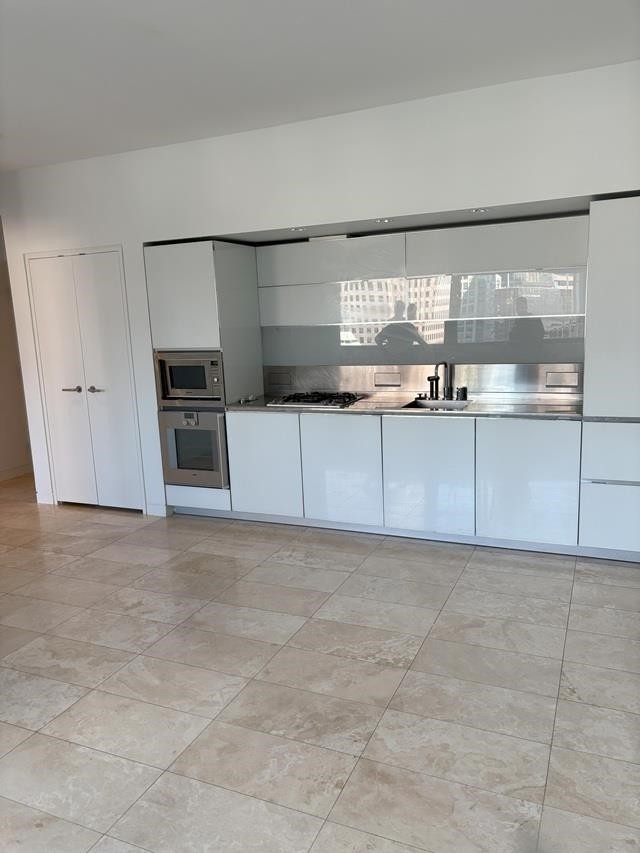 









838


Hastings

Street West, 1806,
Vancouver,




BC
V6C 0A6


