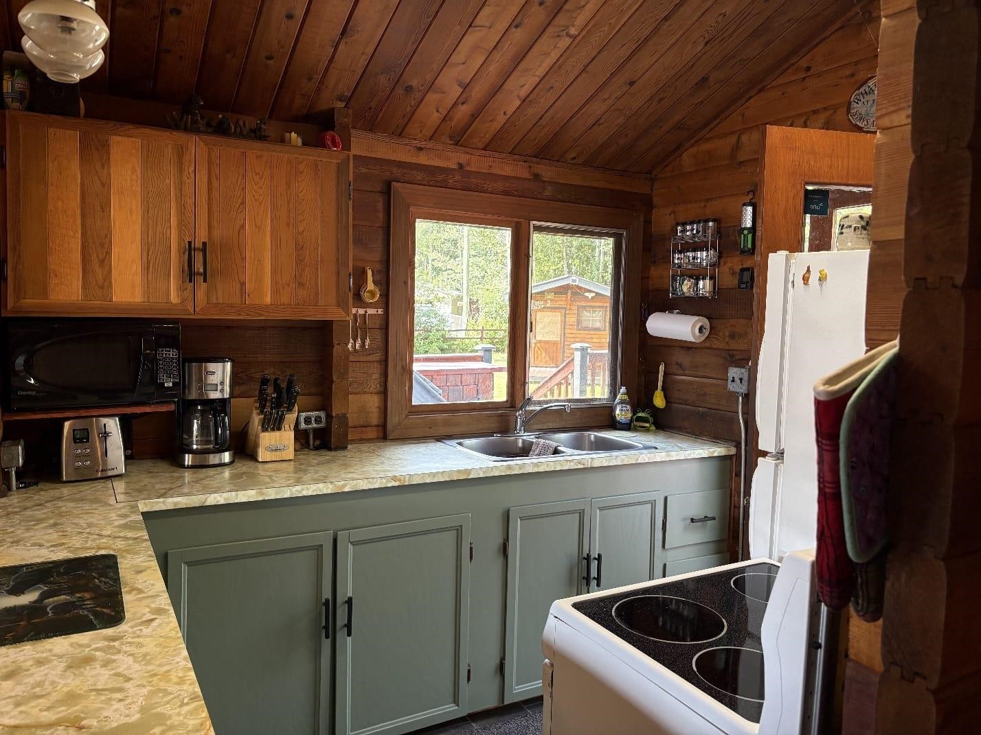 









200


Sunshine

Drive,
70 Mile House,







BC
V0K 1V0

