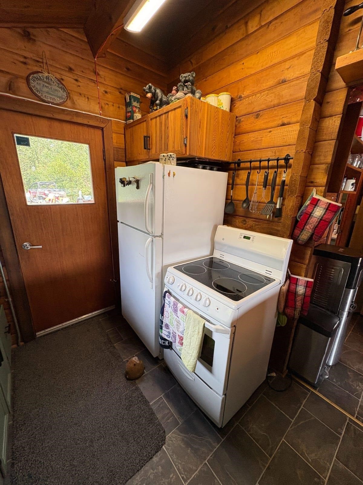 









200


Sunshine

Drive,
70 Mile House,







BC
V0K 1V0

