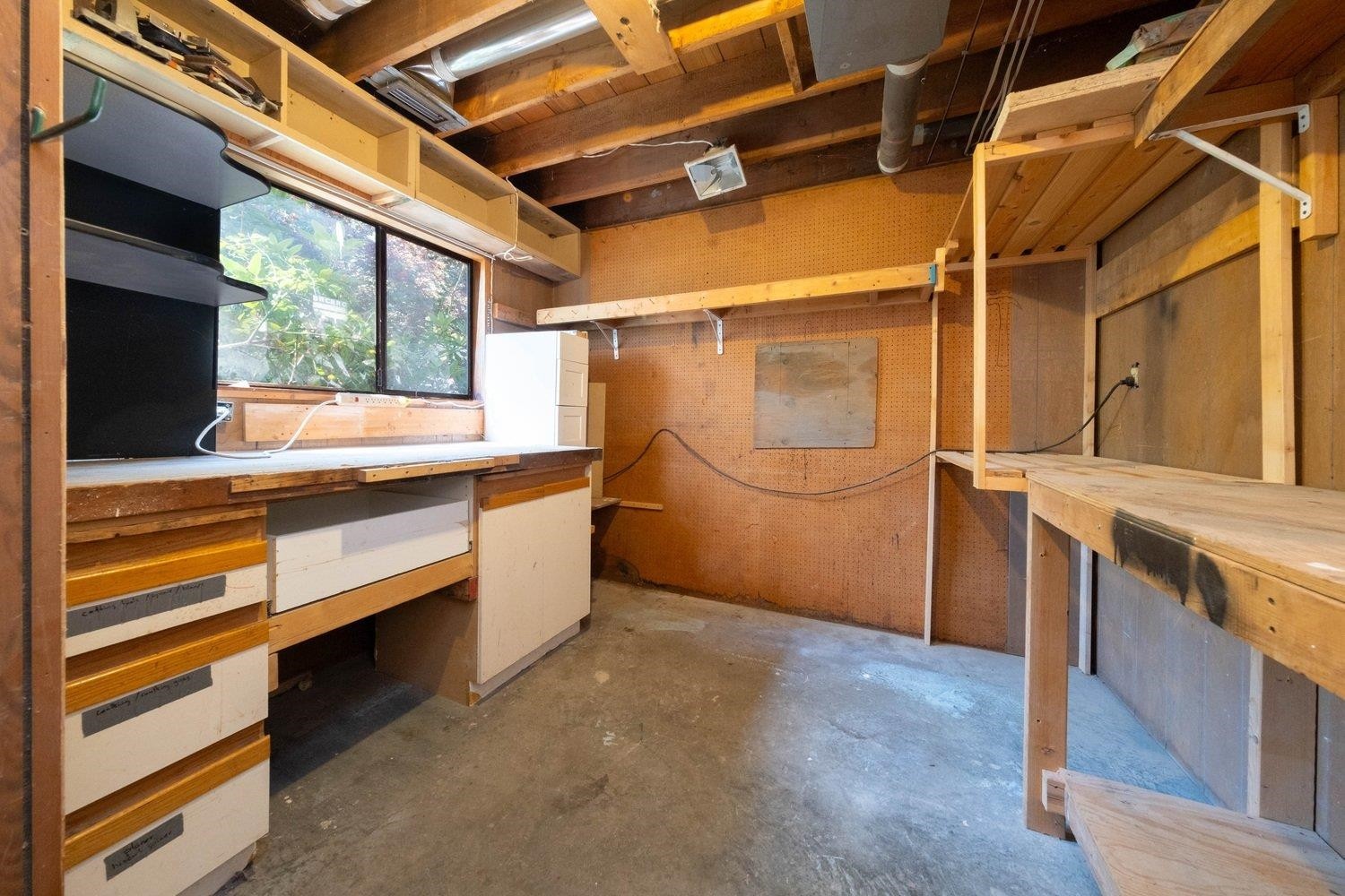 









3283


Hoskins

Road,
North Vancouver,




BC
V7J 3B5

