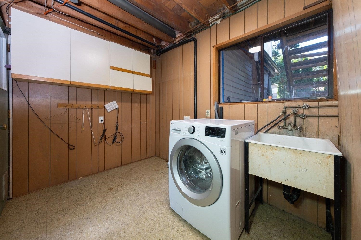 









3283


Hoskins

Road,
North Vancouver,




BC
V7J 3B5

