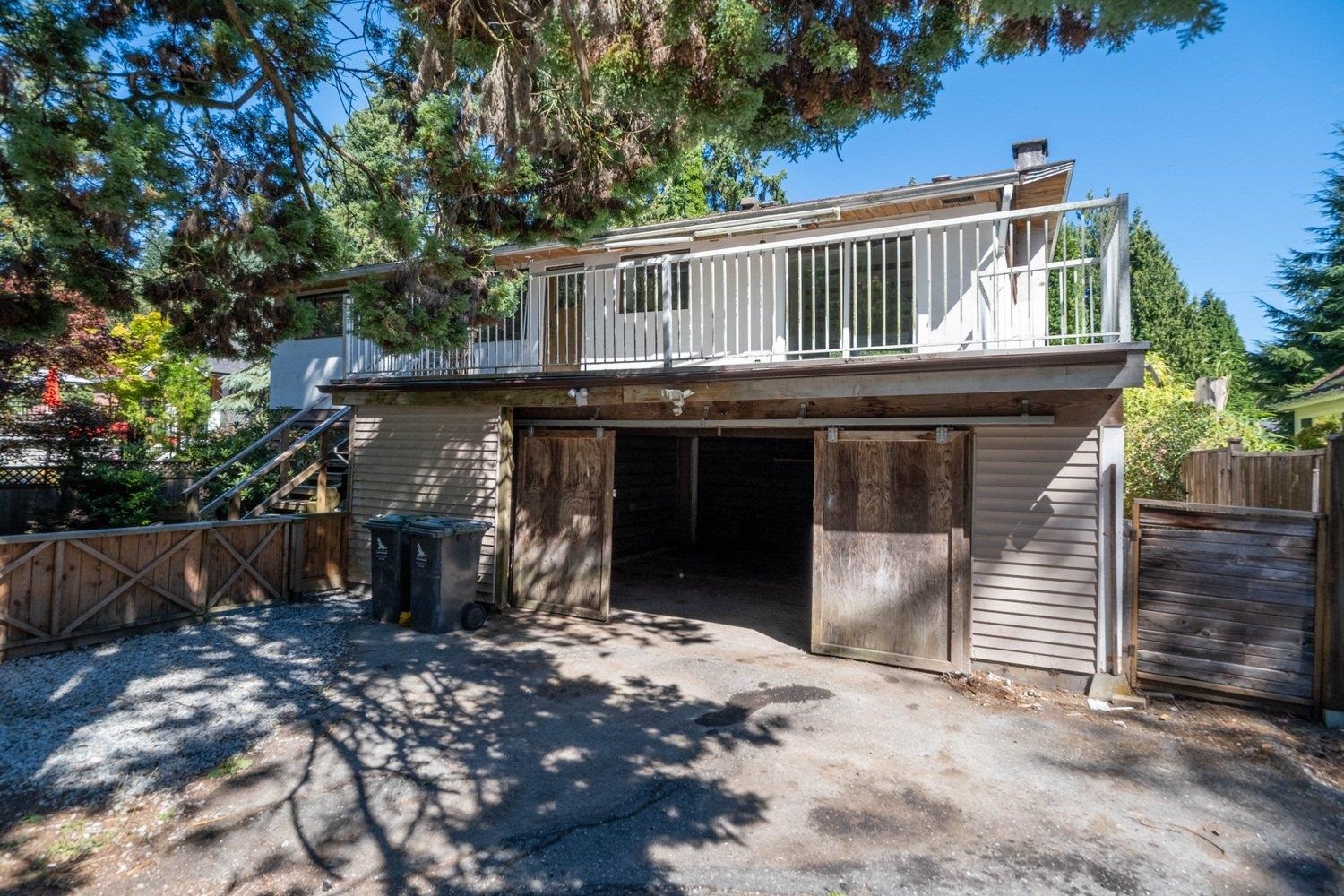 









3283


Hoskins

Road,
North Vancouver,




BC
V7J 3B5

