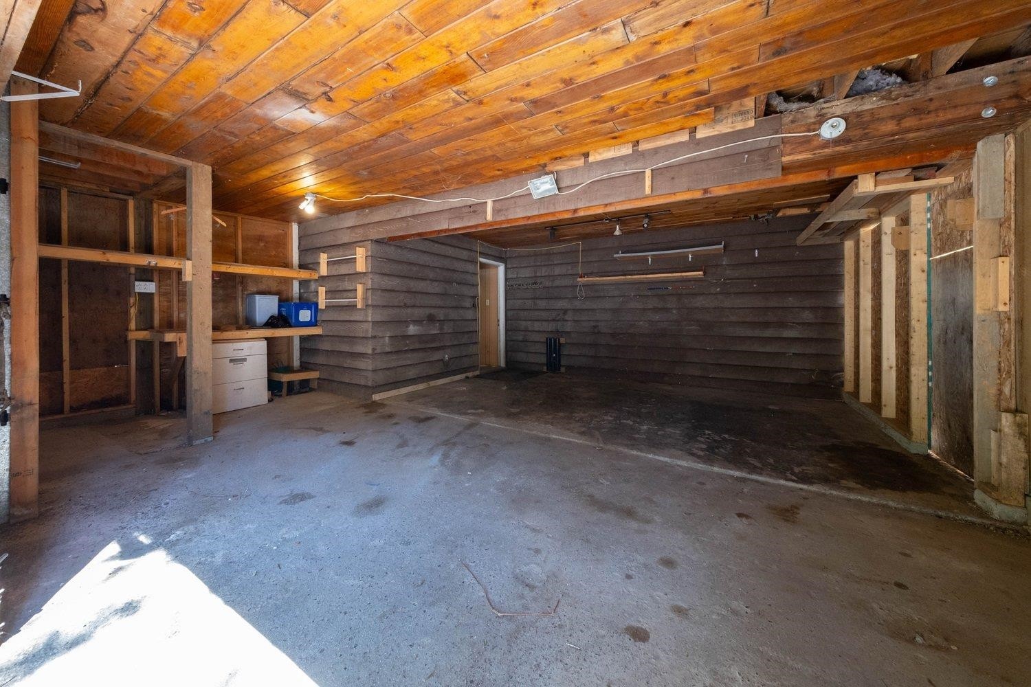 









3283


Hoskins

Road,
North Vancouver,




BC
V7J 3B5

