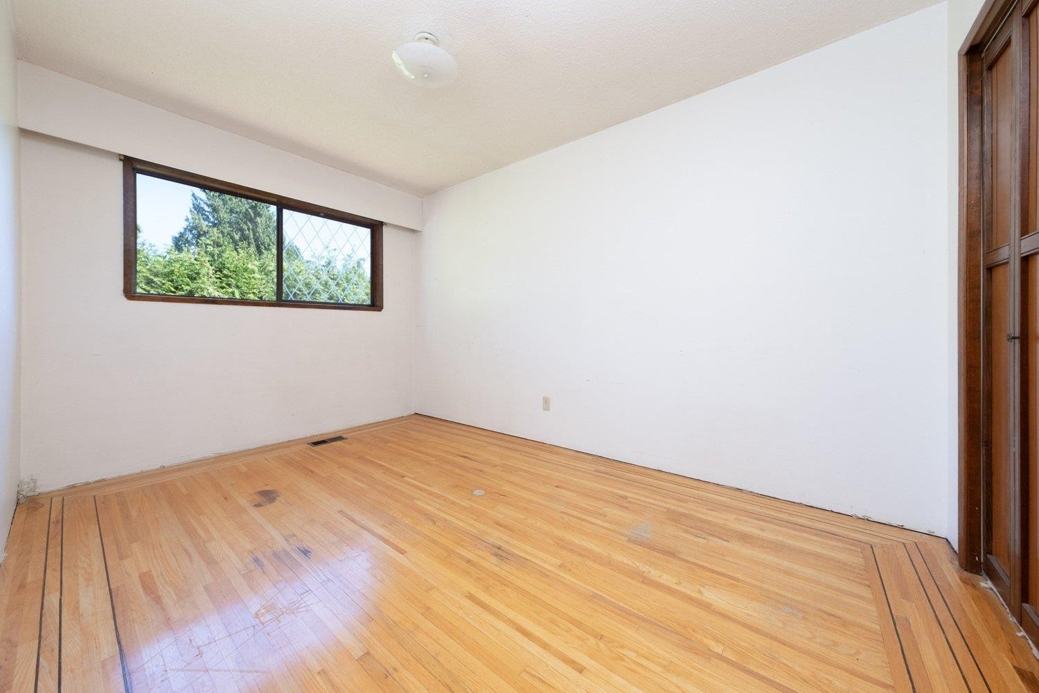 









3283


Hoskins

Road,
North Vancouver,




BC
V7J 3B5

