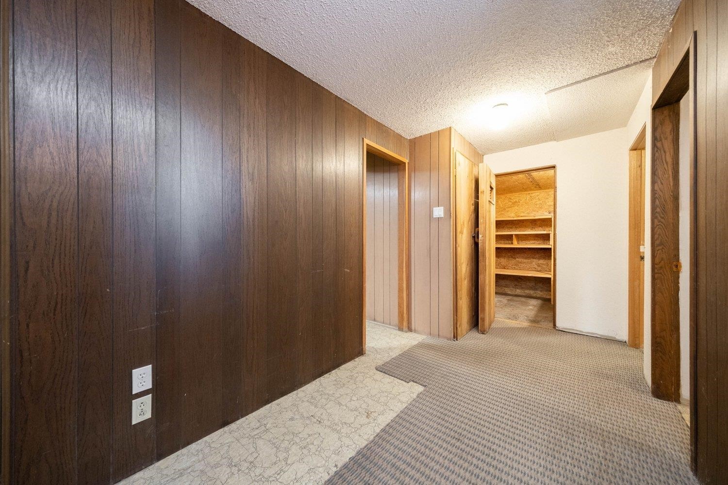 









3283


Hoskins

Road,
North Vancouver,




BC
V7J 3B5

