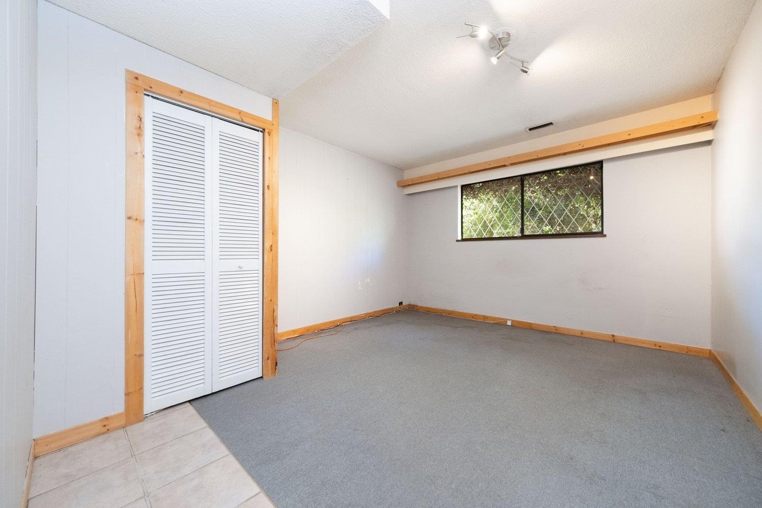 









3283


Hoskins

Road,
North Vancouver,




BC
V7J 3B5


