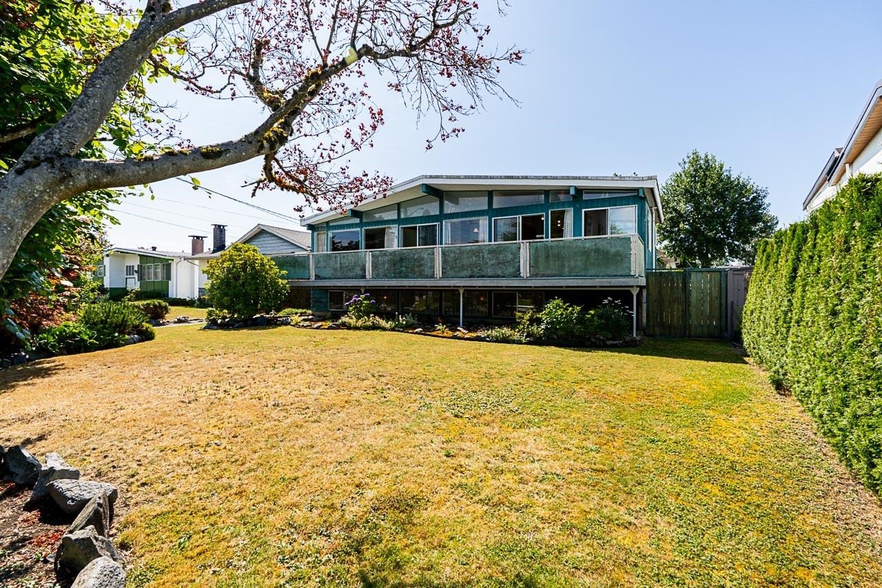 









6808


Yeovil

Place,
Burnaby,




BC
V5B 2V9

